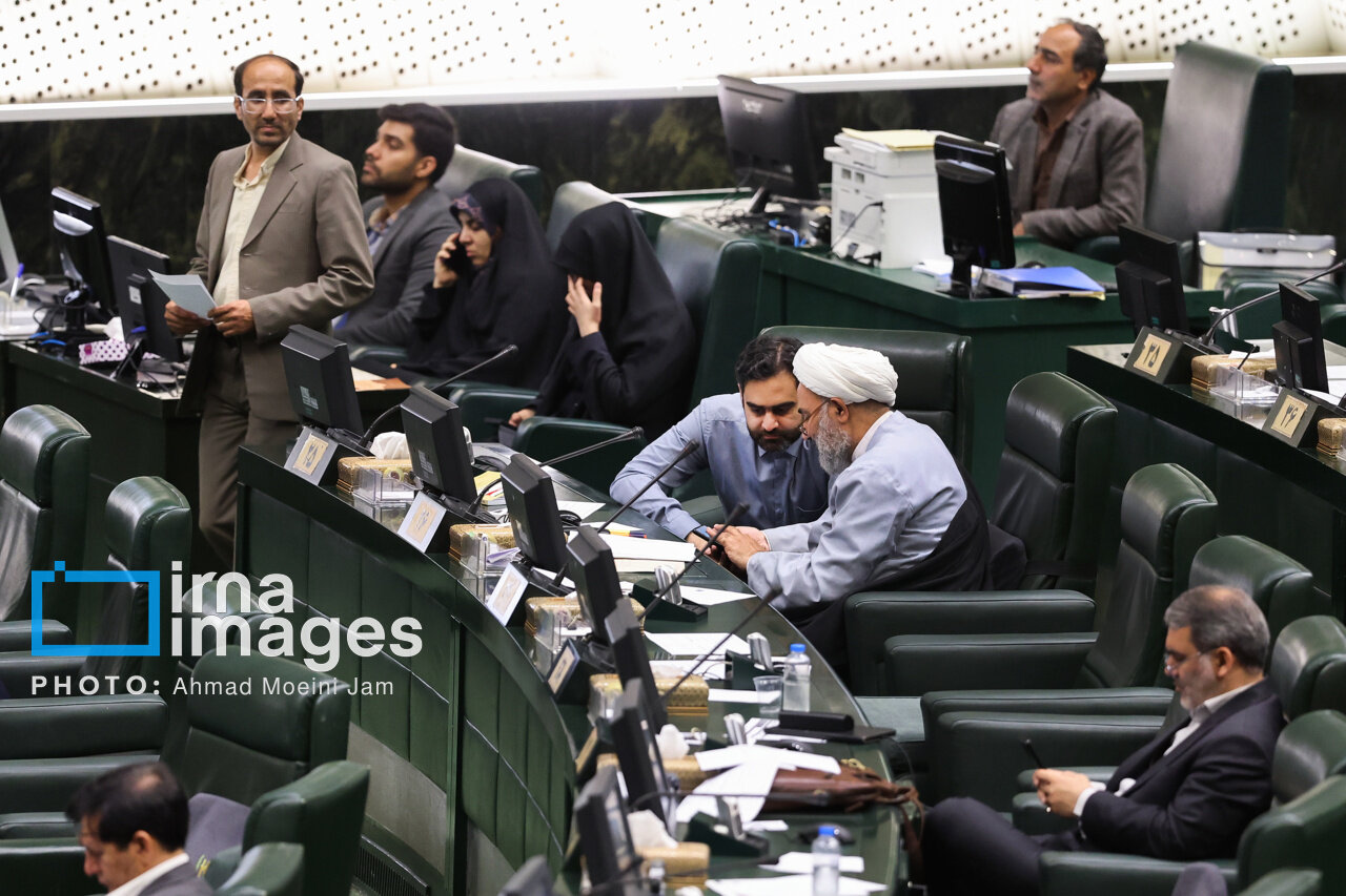تصاویری از گپ و گفت خصوصی امیرحسین ثابتی با آقاتهرانی / خندههای آتش زننده برجام در صحن علنی / تندروها در مجلس چه می کنند؟ 4