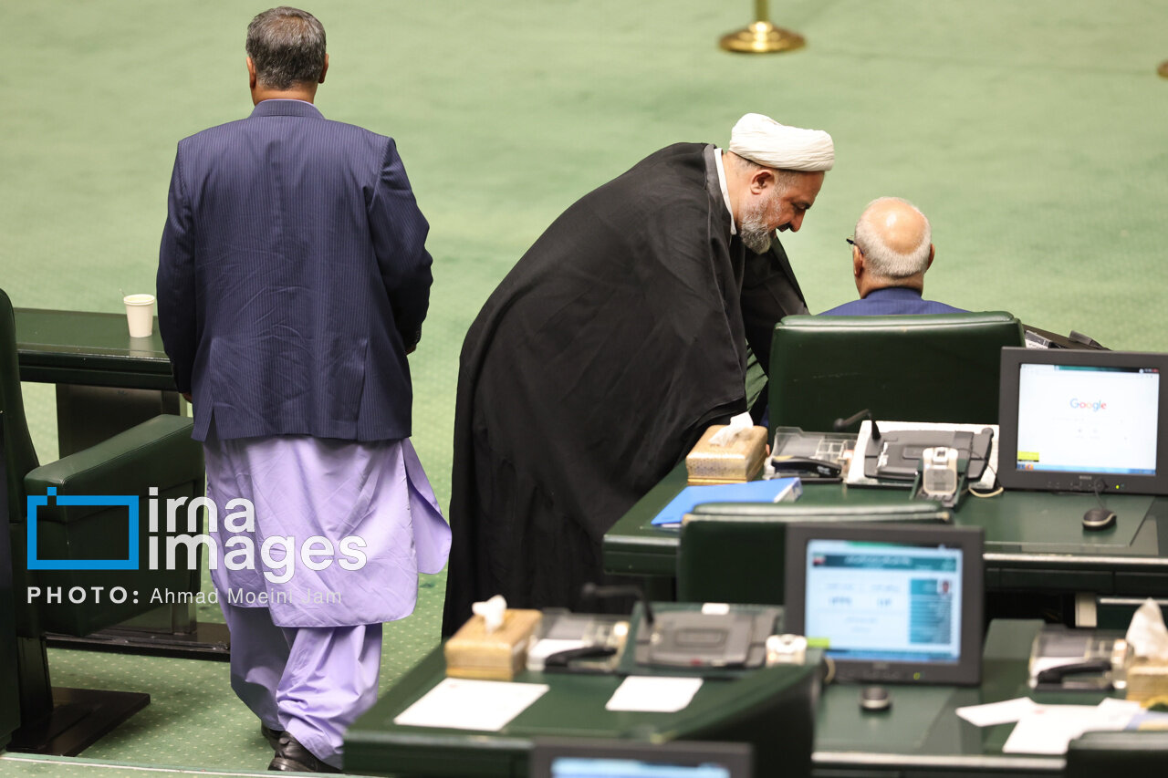 تصاویری از گپ و گفت خصوصی امیرحسین ثابتی با آقاتهرانی / خندههای آتش زننده برجام در صحن علنی / تندروها در مجلس چه می کنند؟ 5