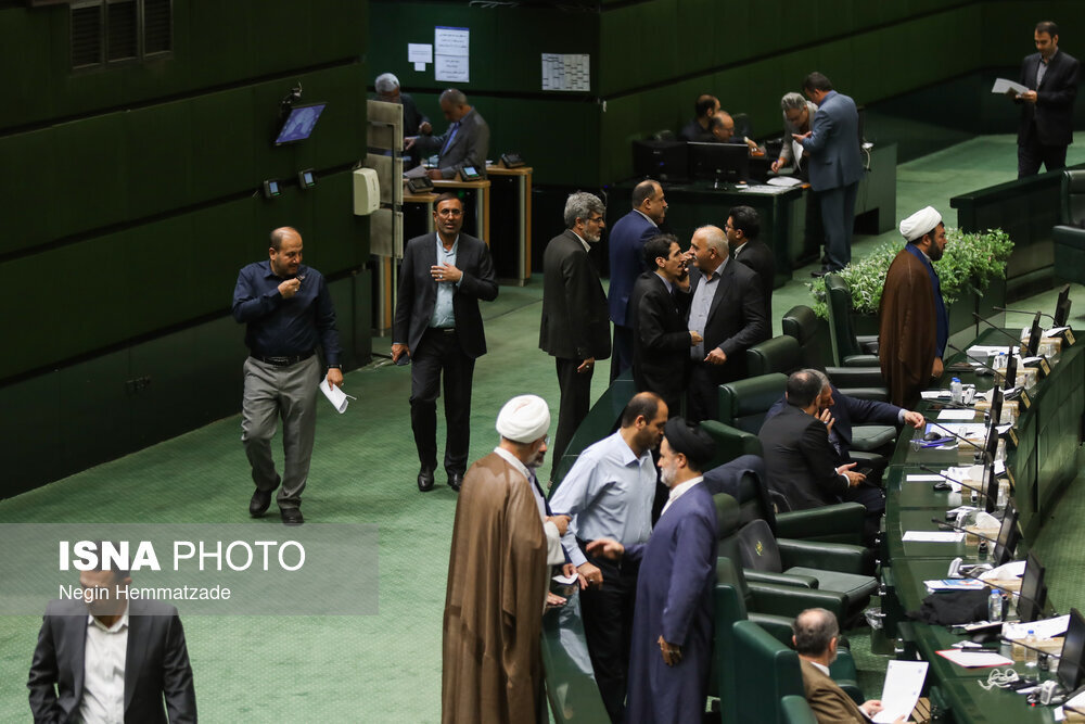 تصاویری از گپ و گفت خصوصی امیرحسین ثابتی با آقاتهرانی / خندههای آتش زننده برجام در صحن علنی / تندروها در مجلس چه می کنند؟ 8