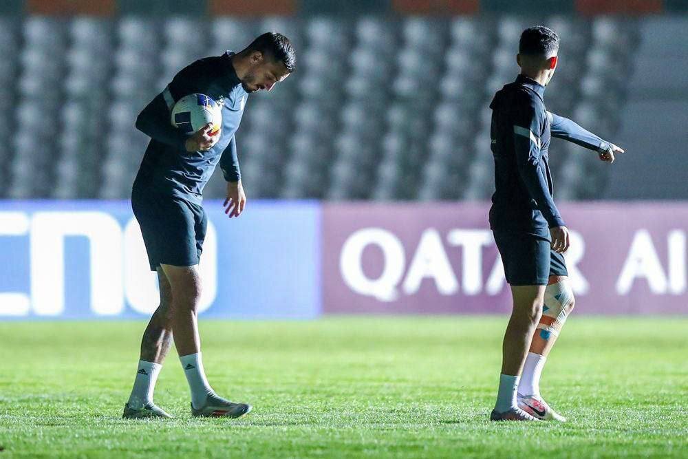 عکس | نگرانی خوسلو از وضعیت چمن قلعه حسنخان