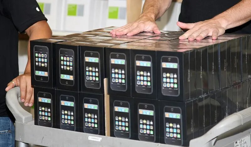 شاید روی گنج نشسته باشید/ این آیفونها قیمتی شدهاند 1 شاید روی گنج نشسته باشید/ این آیفونها قیمتی شدهاند