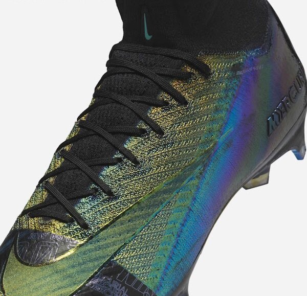 عکس| کهکشان زیر پای کریستیانو رونالدو