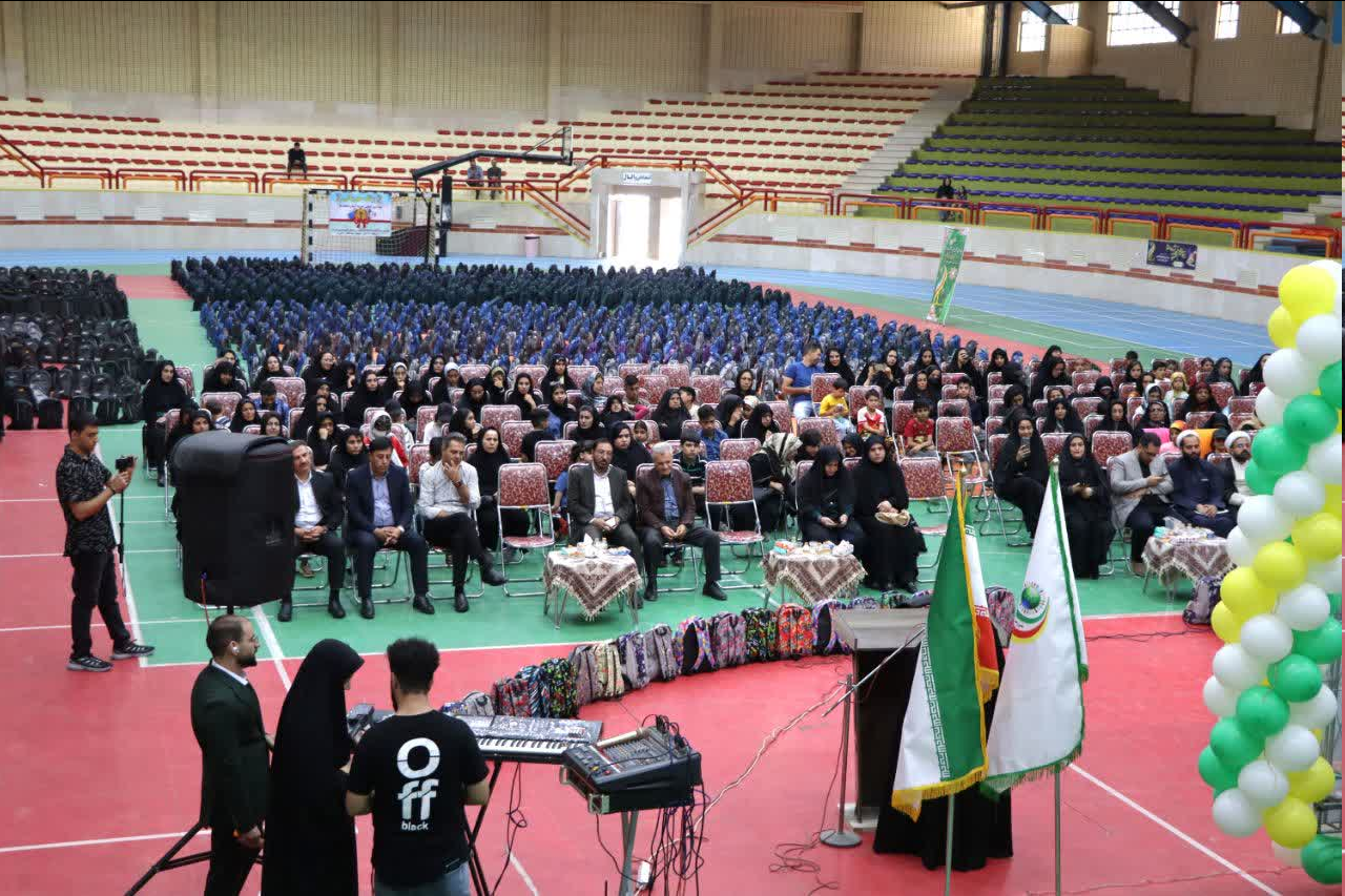 رییس شورای اسلامی شهرکرد از مادران دارای ۴ فرزند تحت حمایت خیریه آبشار عاطفهها تجلیل کرد