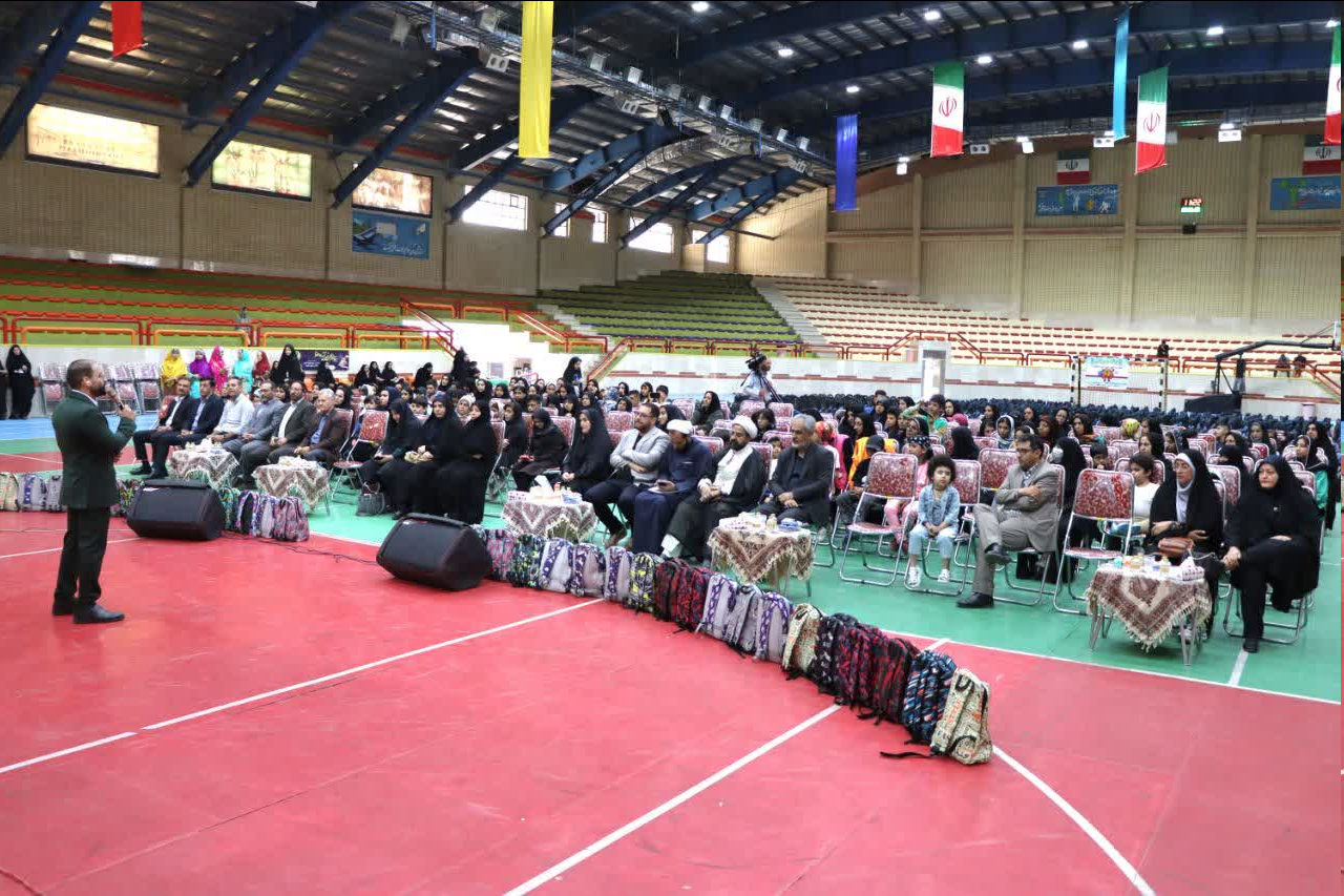 رییس شورای اسلامی شهرکرد از مادران دارای ۴ فرزند تحت حمایت خیریه آبشار عاطفهها تجلیل کرد