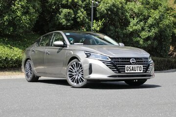 بازگشت برادر کوچکتر ماکسیما به ایران بازگشت برادر کوچکتر ماکسیما به ایران