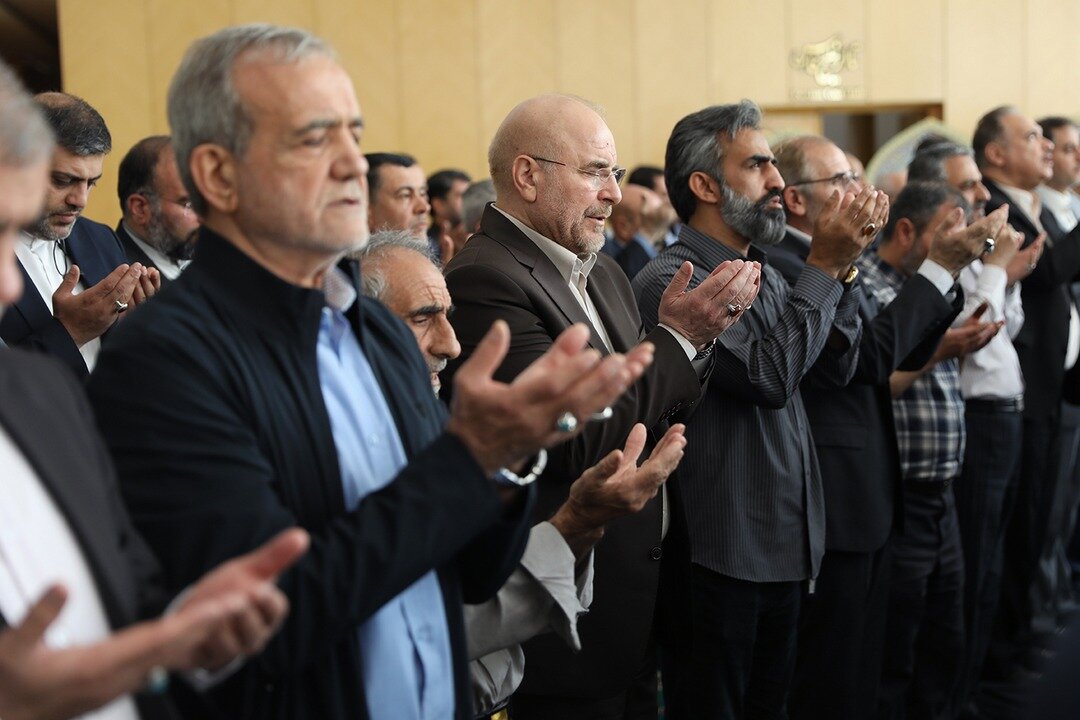 طعنه تند قالیباف به حاشیه سازی اخیر تندروها/ کسانی که تخم تفرقه را در کشور میپاشند، عمله بیجیره و مواجب آمریکا و انگلیس هستند/ خدا از آنها نگذرد