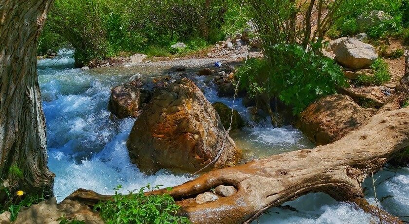 ۶ مقصد بکر برای تعطیلات آخر هفته/ کتیبه تاریخی قاجار و صورتک‌های سنگی کجای تهران قرار دارند؟