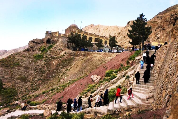 ۶ مقصد بکر برای تعطیلات آخر هفته/ کتیبه تاریخی قاجار و صورتک‌های سنگی کجای تهران قرار دارند؟