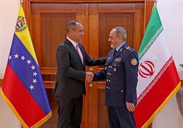 در دیدار وزیر دفاع با وزیر حمل و نقل ونزوئلا چه گذشت؟/ امیر نصیرزاده: آقای رئیسی و آقای چاوز از پایهگذاران فصل جدید روابط ایران و ونزوئلا بودند