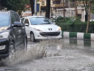 ۵ دقیقه باران بارید، ارومیه دریاچه شد! ۵ دقیقه باران بارید، ارومیه دریاچه شد!