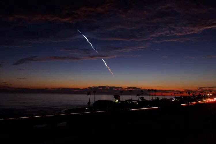 همکاری آیفون و استارلینک در طوفان / ارتباط ماهوارهای به کمک مردم آمد