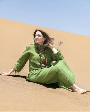 کویر گردی بهنوش طباطبایی با ژست و تیپ خاصش