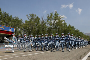 قدرت نمایی تیزپروازان نیروی هوایی ارتش و سپاه  در آسمان /یگان های شناور در آب های جنوب رژه رفتند /رونمایی از دستاوردهای نظامی جدید قدرت نمایی تیزپروازان نیروی هوایی ارتش و سپاه  در آسمان /یگان های شناور در آب های جنوب رژه رفتند /رونمایی از دستاوردهای نظامی جدید