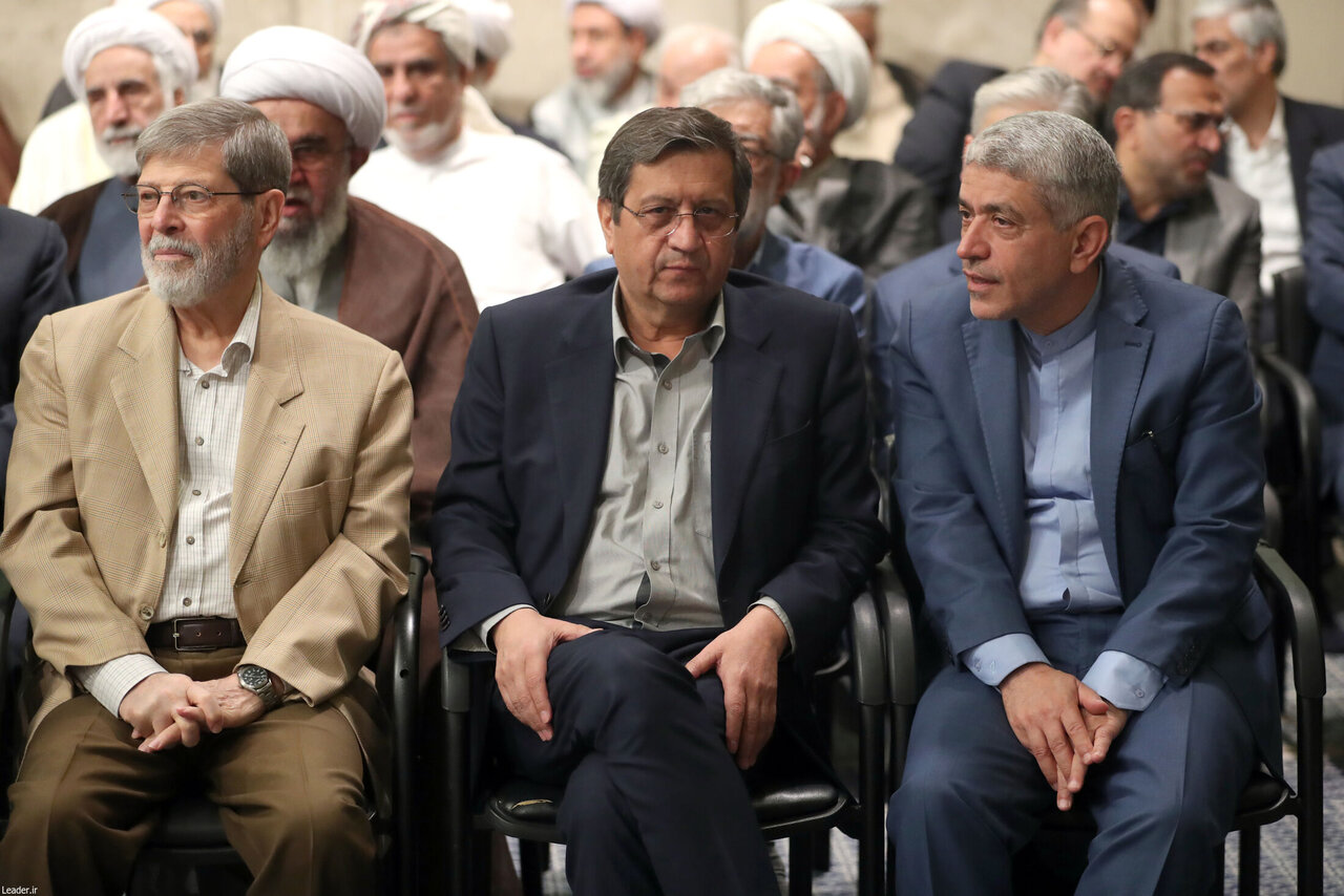 عکسی از وزیر روحانی که همنشین پزشک رهبری شد / طیب نیا هم آمده بود / گپ و گفت وزیر کشور با مخبر در بیت رهبری 2
