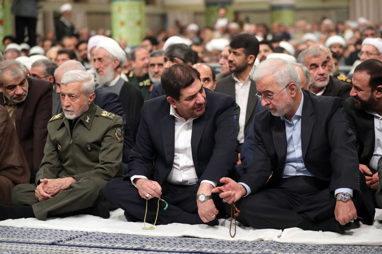 عکسی از وزیر روحانی که همنشین پزشک رهبری شد / طیب نیا هم آمده بود / گپ و گفت وزیر کشور با مخبر در بیت رهبری 3