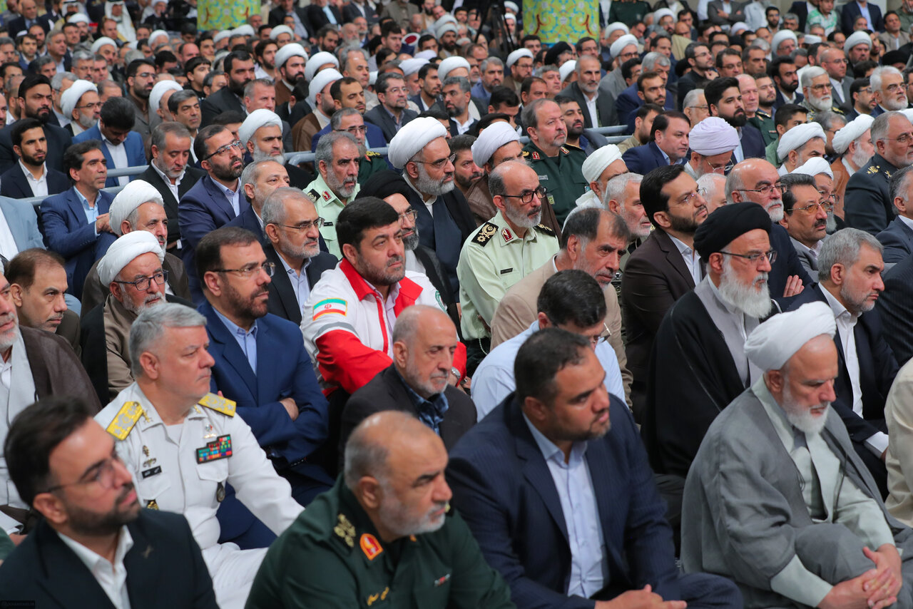 عکسی از وزیر روحانی که همنشین پزشک رهبری شد / طیب نیا هم آمده بود / گپ و گفت وزیر کشور با مخبر در بیت رهبری 5