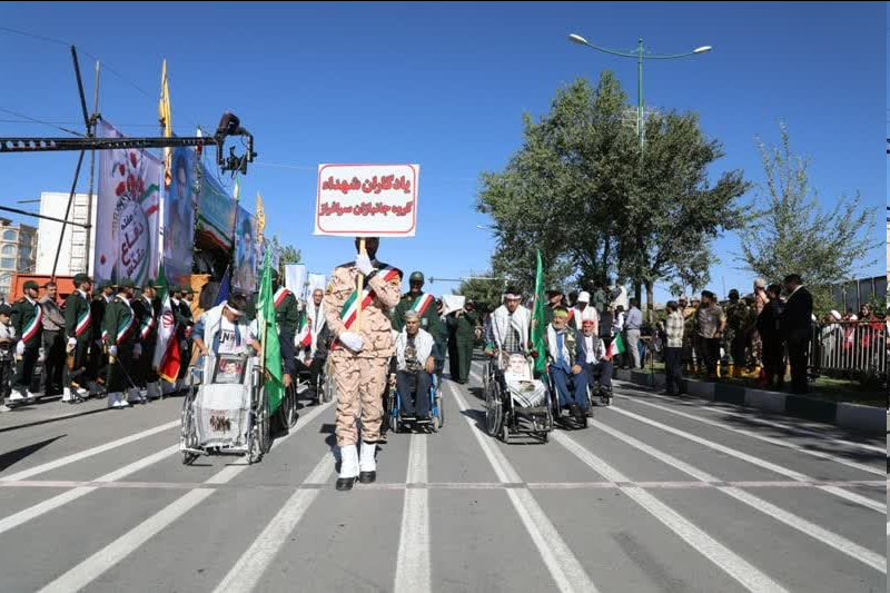 انقلاب اسلامی در هشت سال دفاع مقدس به دنیا صادر شد