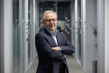 دشمنی با جهان و برخی مردم توسعه ایران را منتفی می‌کند/ بی احترامی و تبعیض عامل نارضایتی مردم/ارسال سیگنال دشمنی یعنی افزایش نرخ ارز و کاهش شاخص بورس