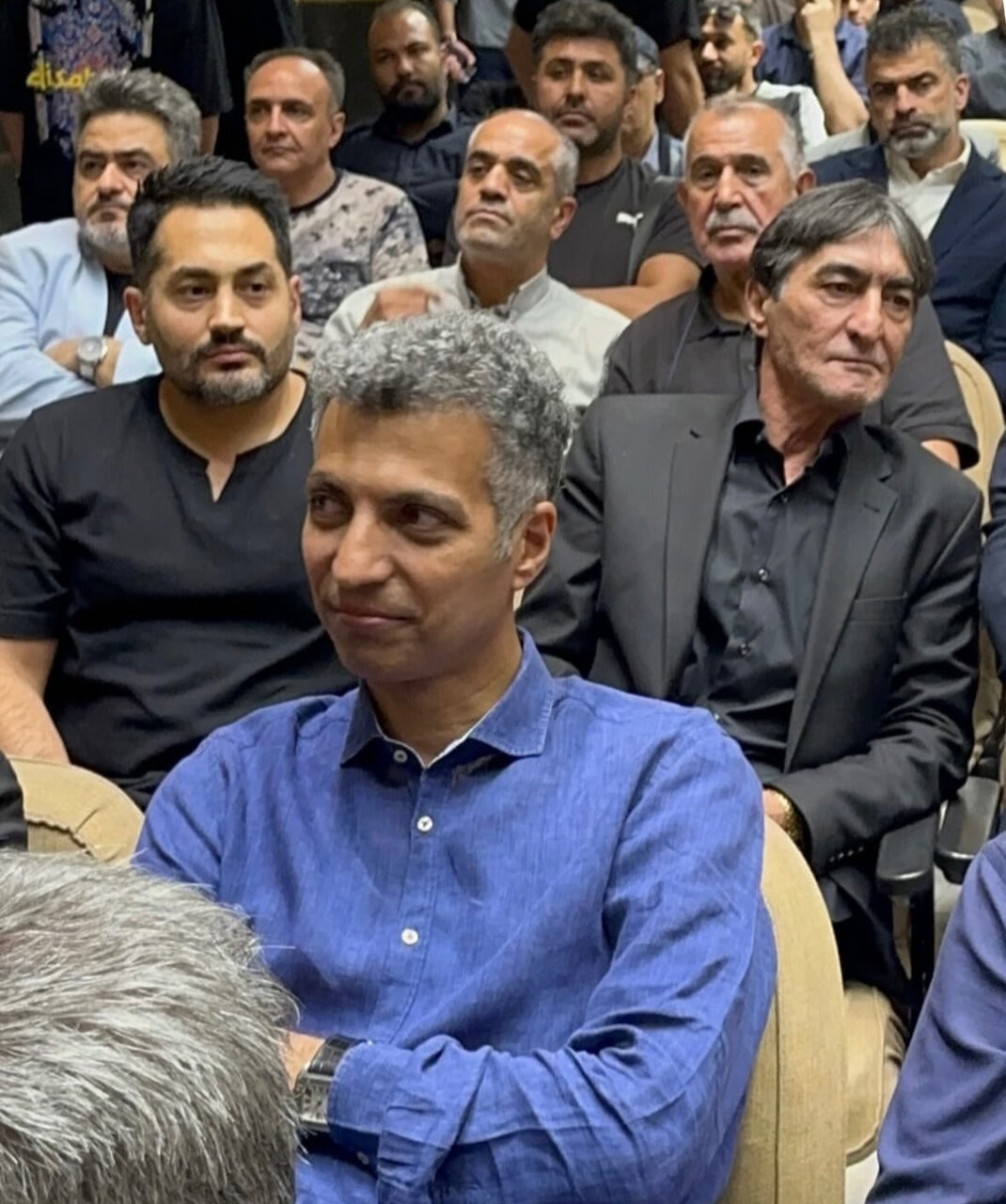 عکس | فردوسیپور بهیاد کریم باقری؛ همدردی عادل با اسطوره پرسپولیس