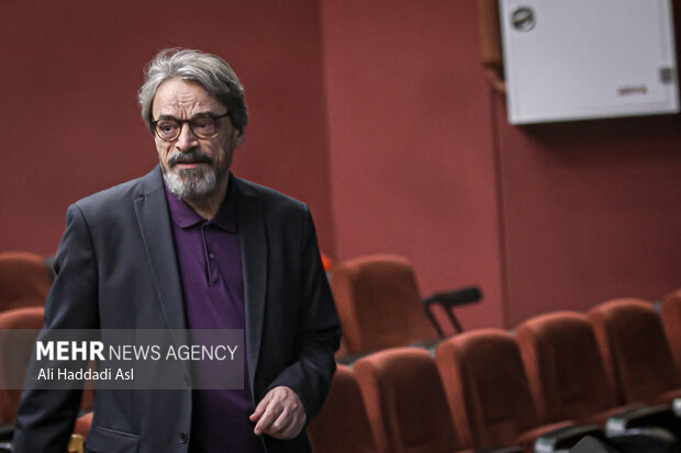 رونمایی از تاریخ هنر به روایت حسین علیزاده/انتقاد از توسعه آموزش واپسگرا در موسیقی/نگاه هویتی به موسیقی ایران 4 رونمایی از تاریخ هنر به روایت حسین علیزاده/انتقاد از توسعه آموزش واپسگرا در موسیقی/نگاه هویتی به موسیقی ایران