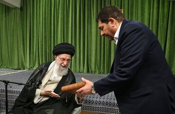 ماموریت ویژه رهبری به مخبر از نگاه روزنامه همشهری / مدیری که در بزنگاهها درست تصمیم بگیرد، اهل تهجد و شبزندهداری است