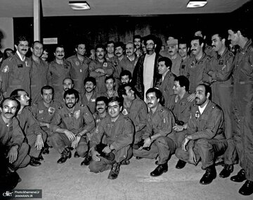 تصاویر کمتر دیده شده از حضرت آیت‌الله خامنه‌‎ای در دوران دفاع مقدس