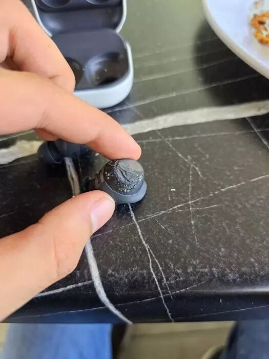 انفجار هدفون بیسیم سامسونگ یک کاربر را ناشنوا کرد