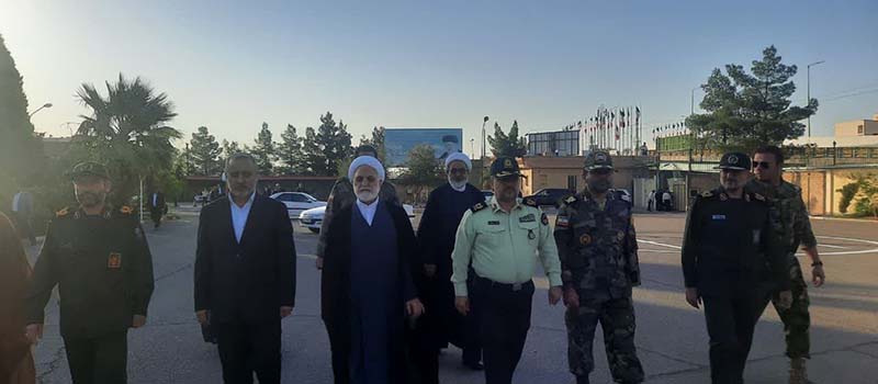 دفاع مقدس مردم ایران از ویژگیهای منحصر به فردی برخوردار بود،در هیچ جنگ و نبردی چنین حمیت و اتحاد و انسجامی به منصه ظهور نرسید.