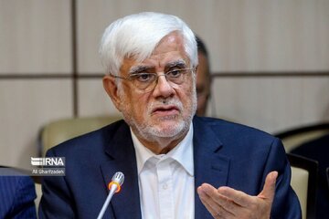 عارف: تهدیدها برای ما شوخی است / هیچ تهدیدی موجب عقبنشینی ما نمیشود
