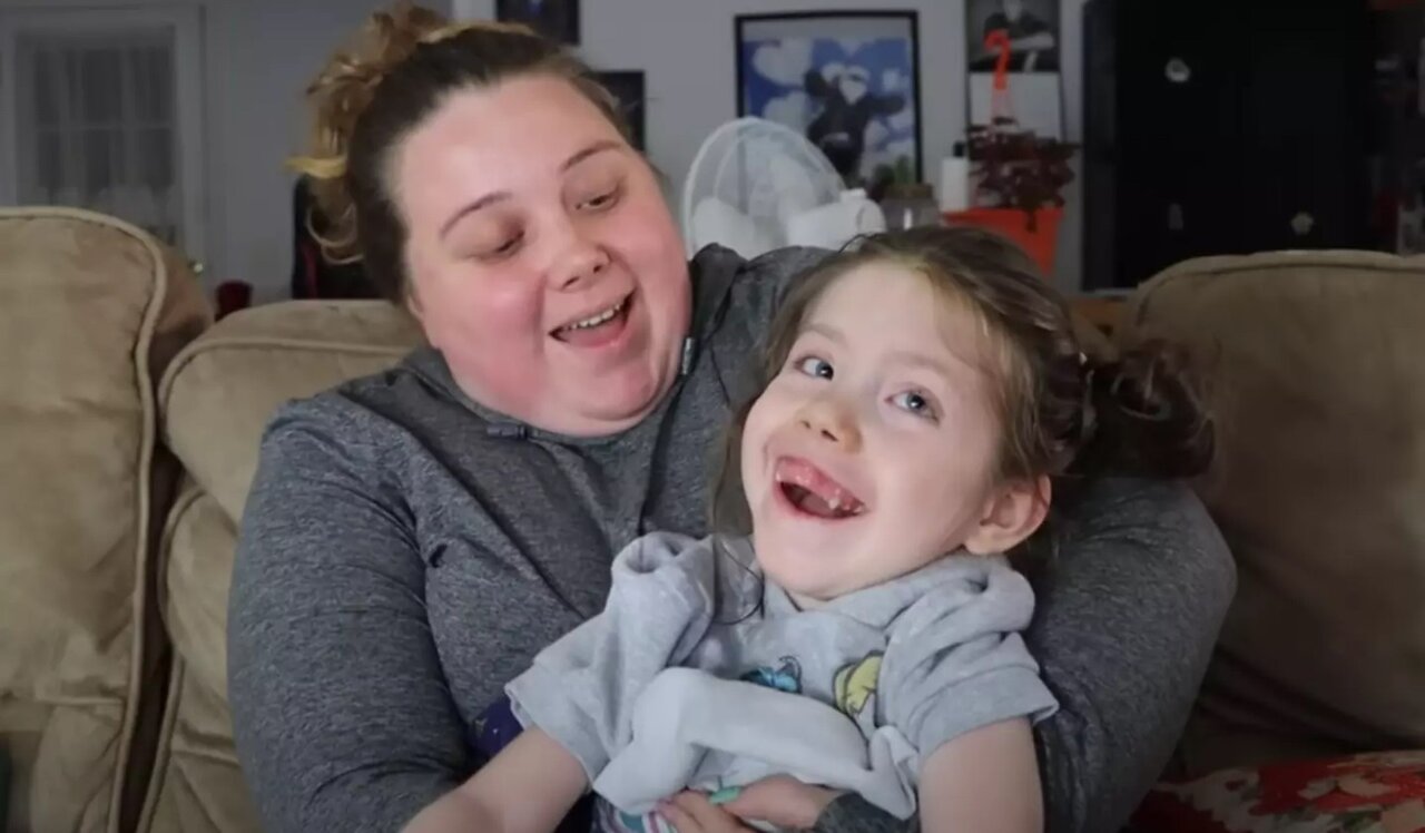 با بوسیدن دهان نوزاد ۲ روزه یک زندگی خراب شد!/ عکس