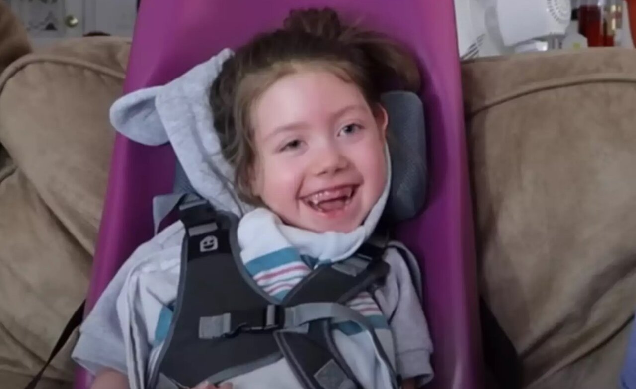 با بوسیدن دهان نوزاد ۲ روزه یک زندگی خراب شد!/ عکس