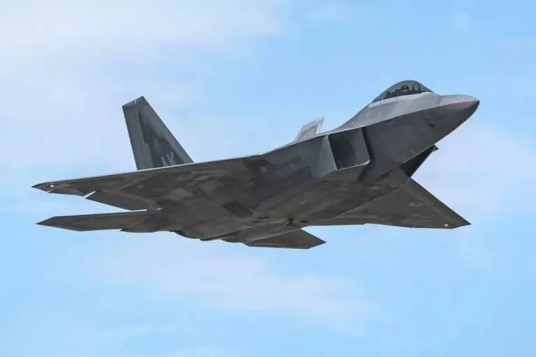 مسابقه سرعت اف ۳۵ با اف ۲۲ / کدام برنده است؟