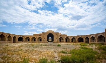 سند مالکیت کاروانسرای سمنان (زندان مرکزی سابق) به نام وزارت میراث فرهنگی صادر شد