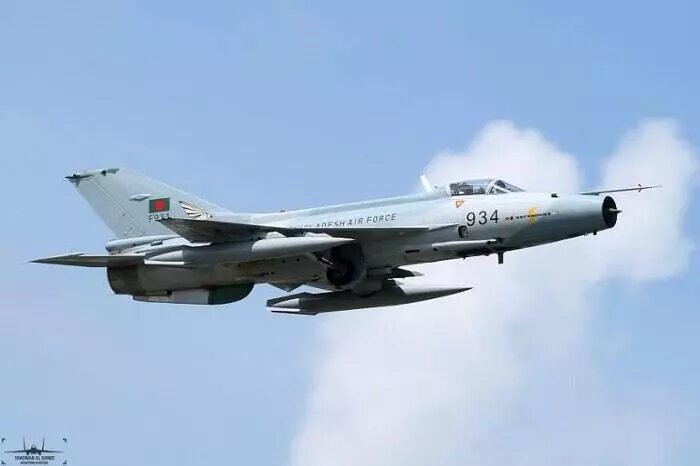 نمونه چینی جنگندههای آمریکایی و روسی/ عکس