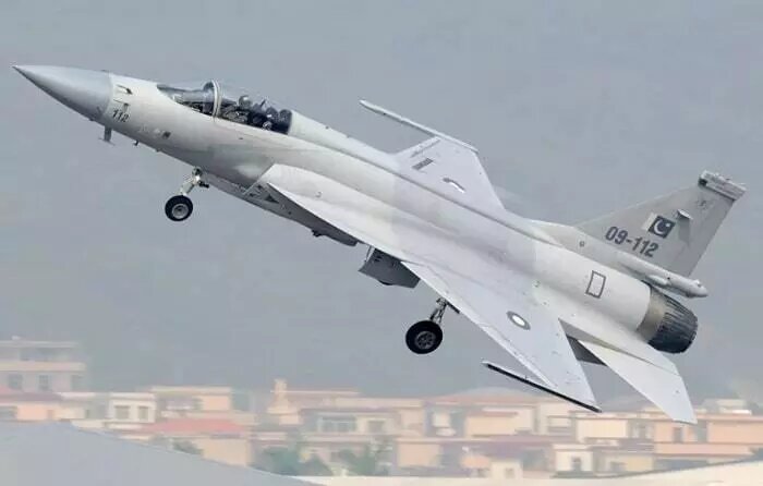 نمونه چینی جنگندههای آمریکایی و روسی/ عکس