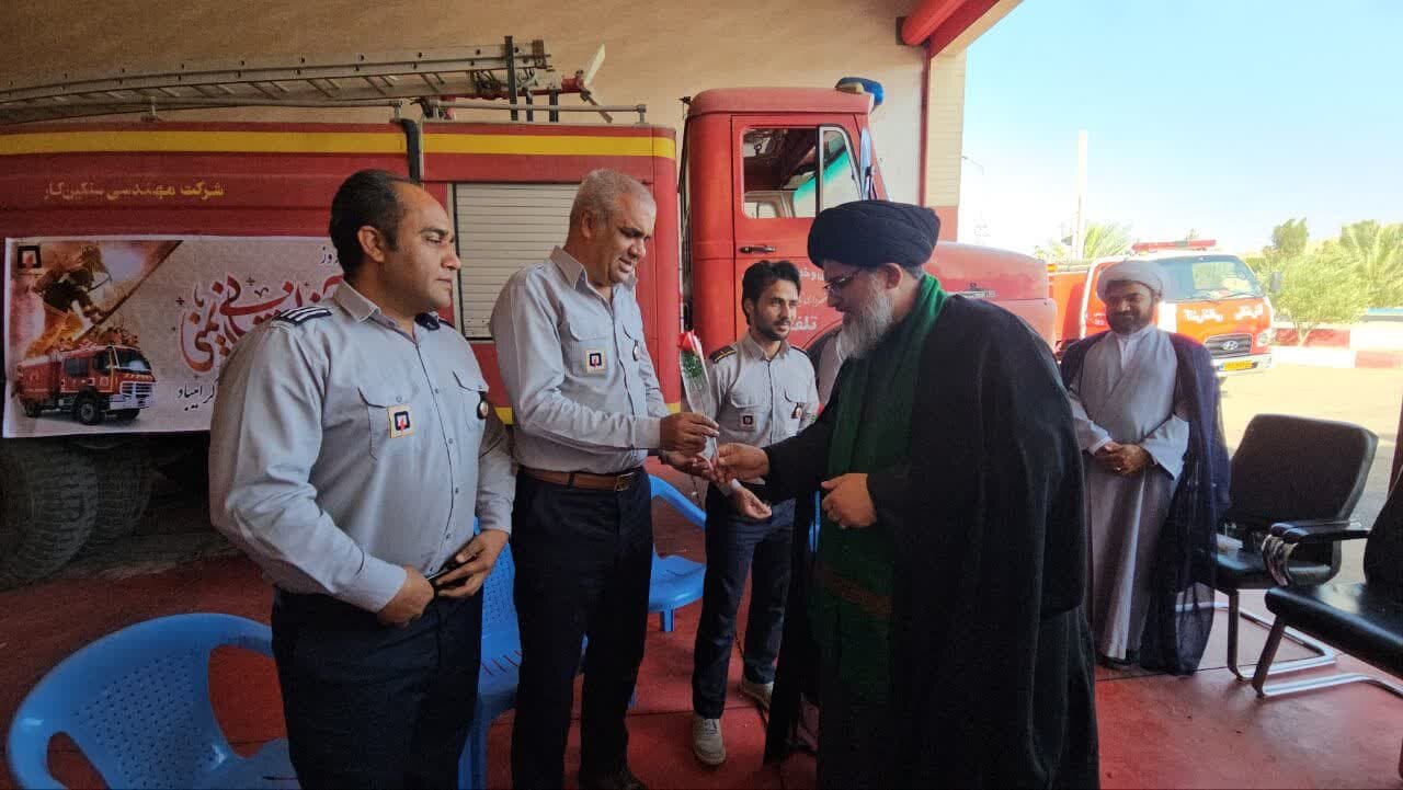 بازدید امام جمعه بافق از آتش نشانی