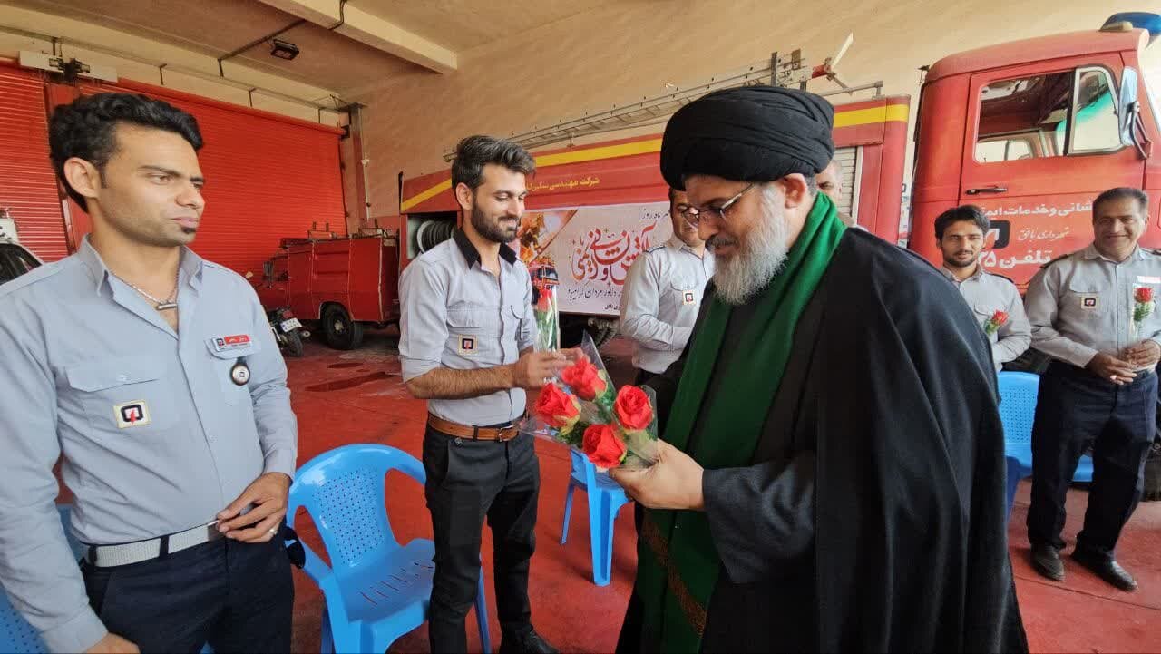 بازدید امام جمعه بافق از آتش نشانی