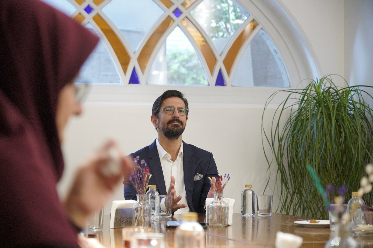 دانشیار دانشگاه تهران، بهعنوان عضو انجمن چشم پزشکان انگلستان انتخاب شد