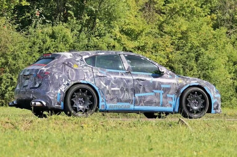 خودرویی که اصالت «فراری» را زیر سوال برد / عکس 4