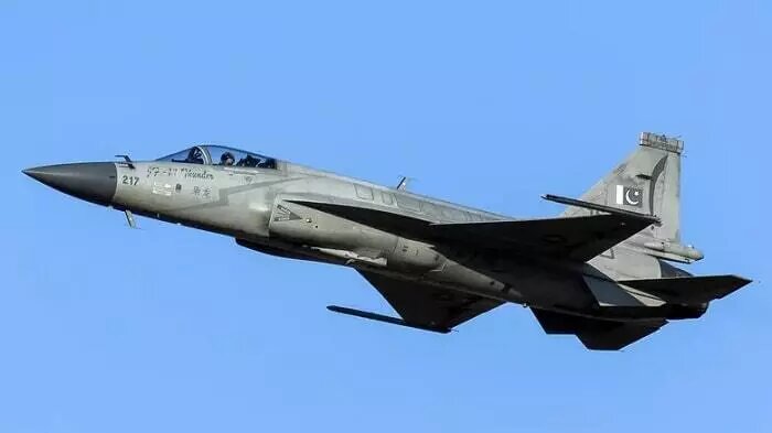 جنگنده JF-17 تاندر؛ گل سرسبد نیروی هوایی پاکستان / عکس 2