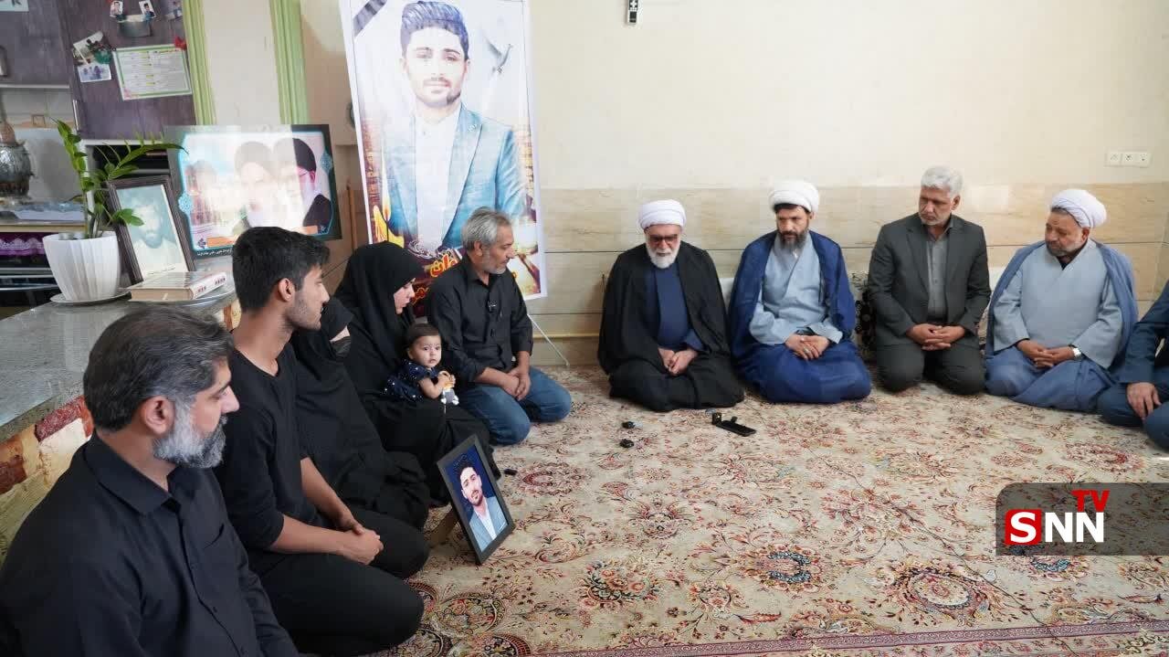 تصاویری از اهدای هدایای رهبر انقلاب به خانوادههای جانباختگان حادثه معدن طبس