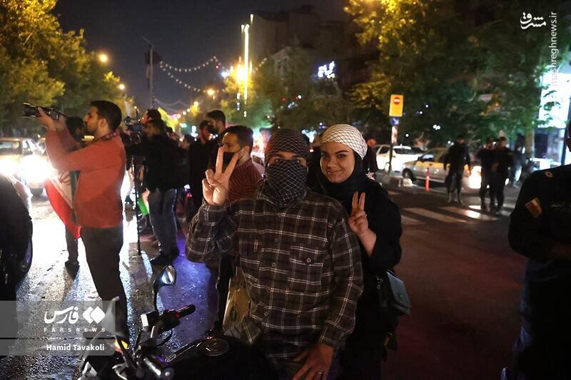 عکسی از سیدحسن نصرالله در خیابان های تهران /حال و هوای مردم بعد از حمله سپاه به اسرائیل