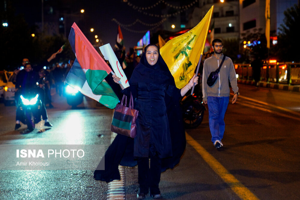 عکسی از سیدحسن نصرالله در خیابان های تهران /حال و هوای مردم بعد از حمله سپاه به اسرائیل