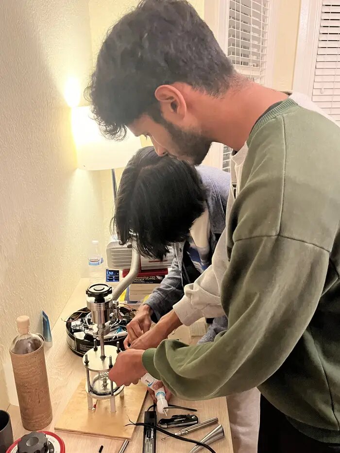 خورشید کوچک در خانه / جوان ۲۰ ساله دستگاه همجوشی هستهای ساخت