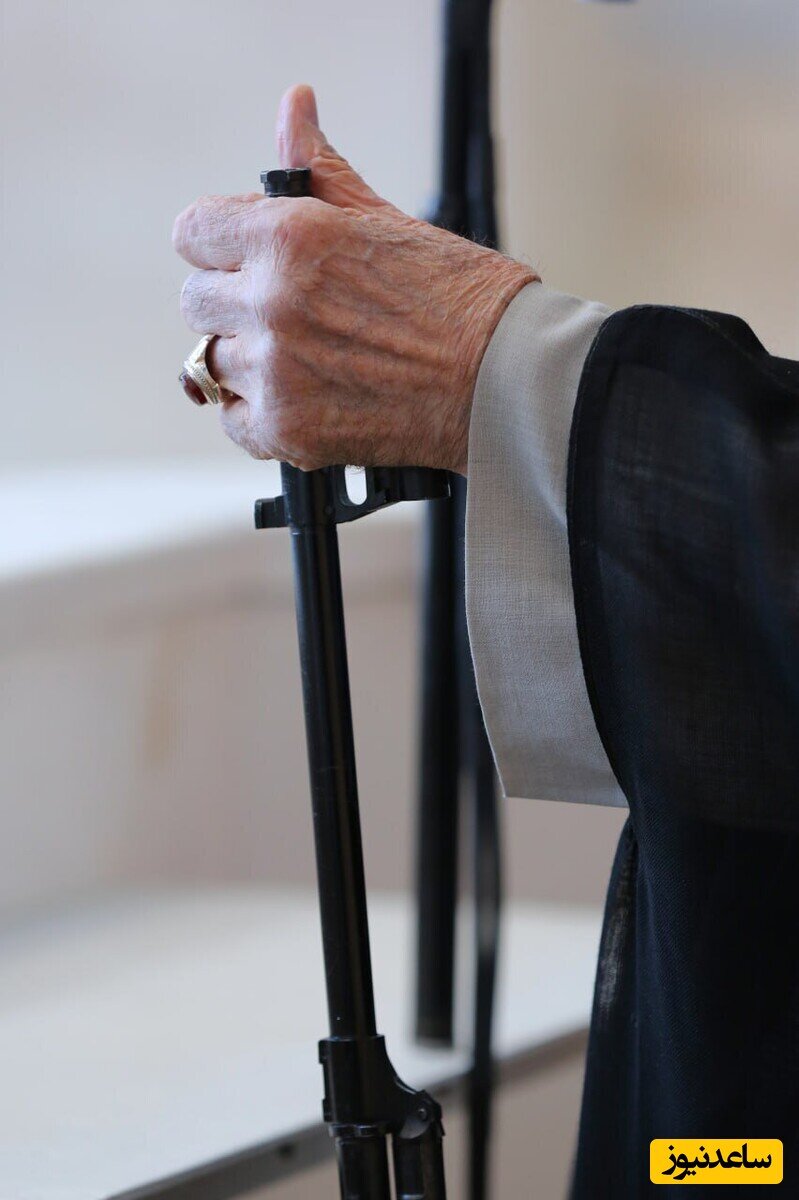 عکس | ثبت تصویر خاص از رهبر معظم انقلاب با اسلحه در دستشان