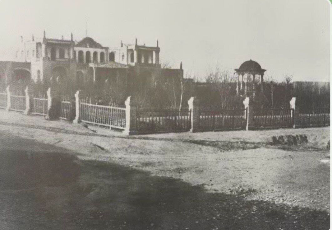 قدیمی ترین عکس از مهمان‌خانه مهم قم در زمان قاجار