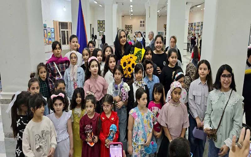 نمایشگاه دستان کوچک قدرتمند ٢