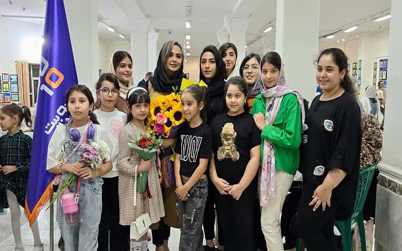 نمایشگاه دستان کوچک قدرتمند ٢