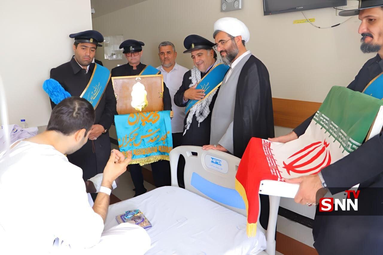 تصاویری از عیادت خادمان مسجد جمکران از رزمندگان مجروح حزب الله لبنان در حملات پیجری 3