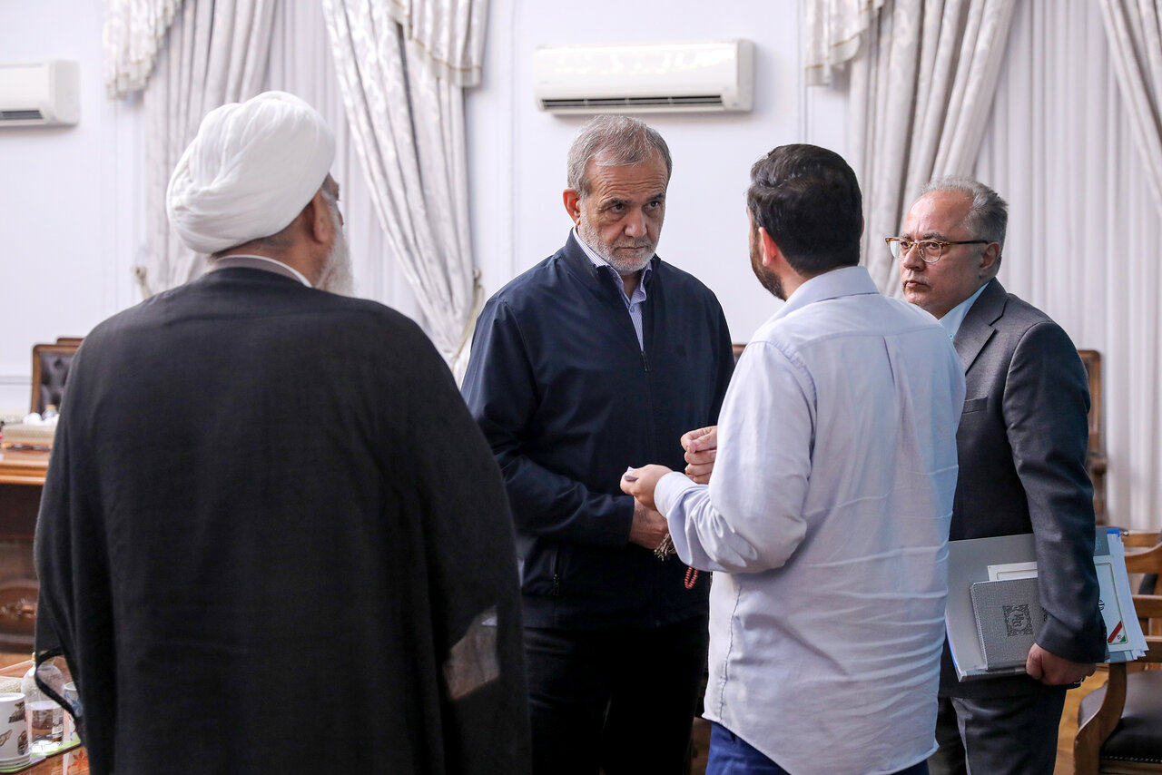 پزشکیان به اعضای جبهه پایداری چه گفت؟/ رویکردهای تنگنظرانه و رفتارهای سلبی موجب هزینهتراشی برای نظام میشود